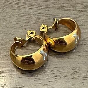 Vintage Monet Gold Tone Chunky Dome Clip On Earrings Signed 80s Designer Classic